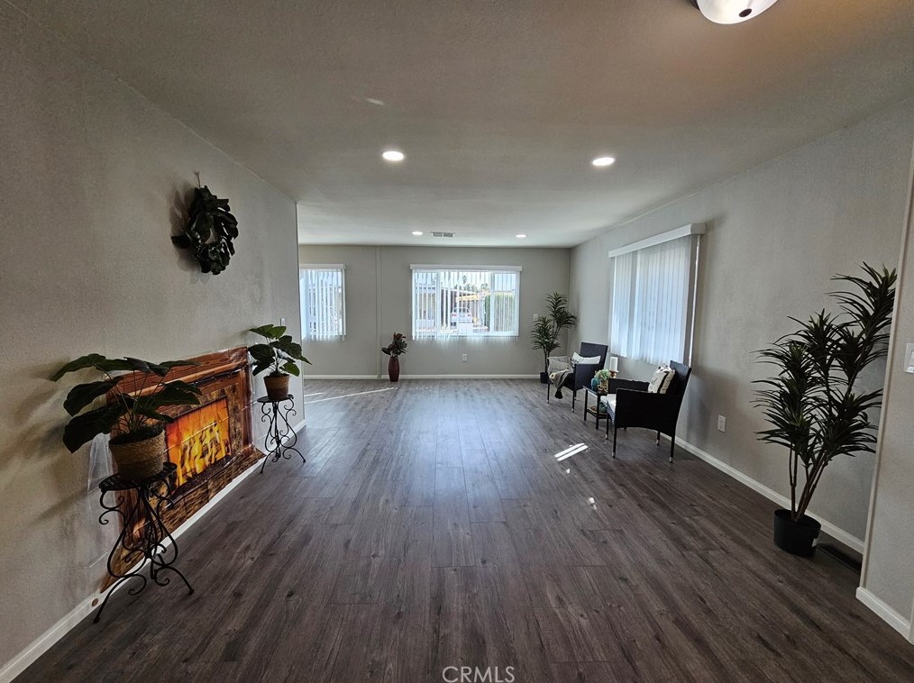 360 Santa Clara Cir, Hemet CA  92543-6957 exterior