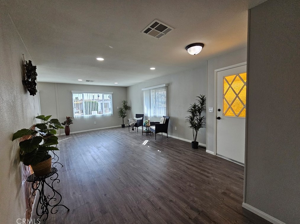 360 Santa Clara Cir, Hemet CA  92543-6957 exterior