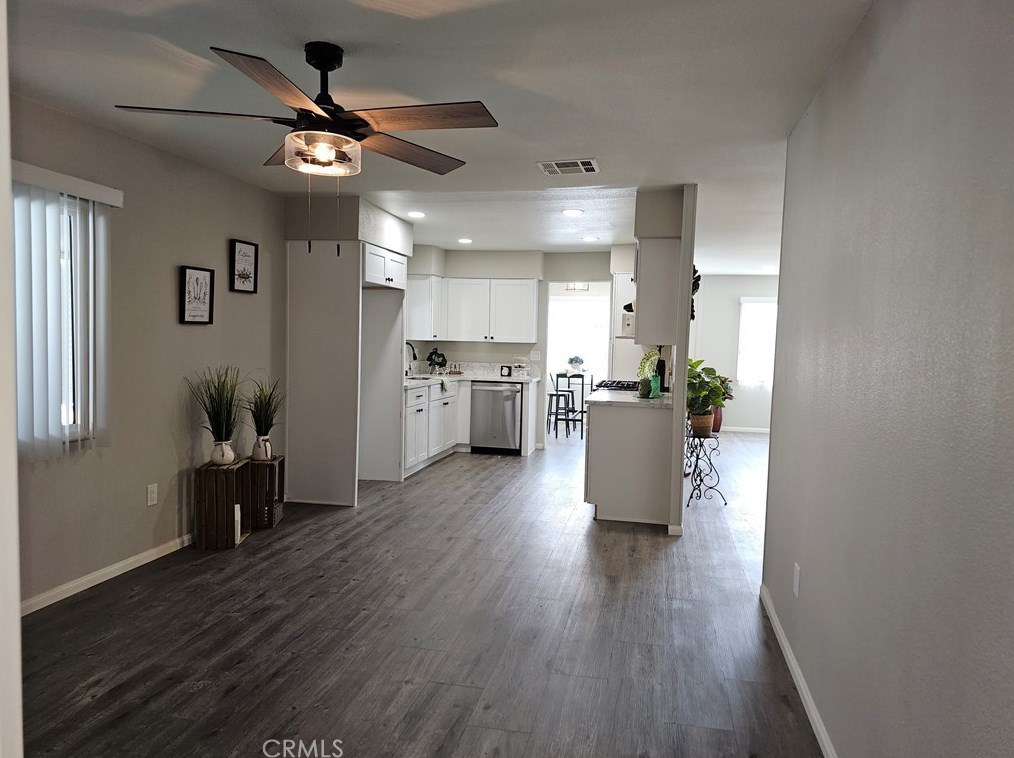360 Santa Clara Cir, Hemet CA  92543-6957 exterior