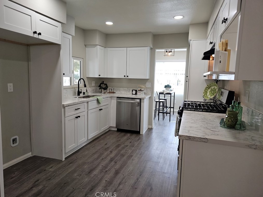360 Santa Clara Cir, Hemet CA  92543-6957 exterior