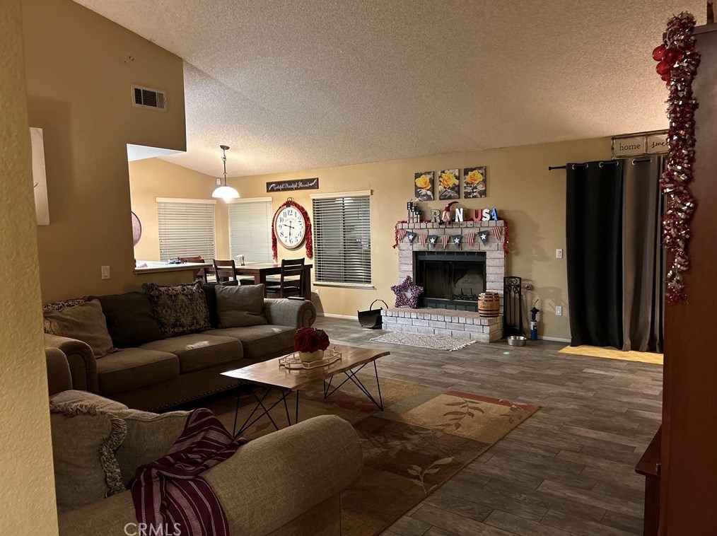 19057 Cuyamaca Pl, Apple Valley, CA 92308-6040