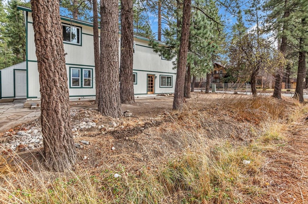 345 Country Clb Blvd, Big Bear City CA  92314-9048 exterior