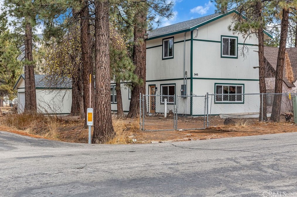 345 Country Clb Blvd, Big Bear City CA  92314-9048 exterior