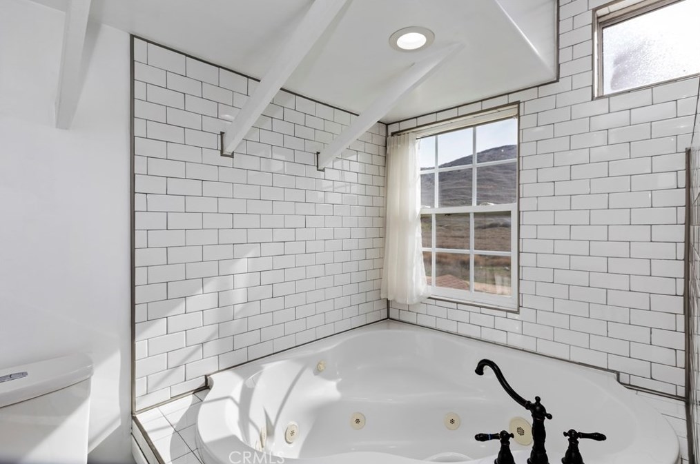 14233 Weeping Willow Ln, Fontana CA  92337-0721 exterior