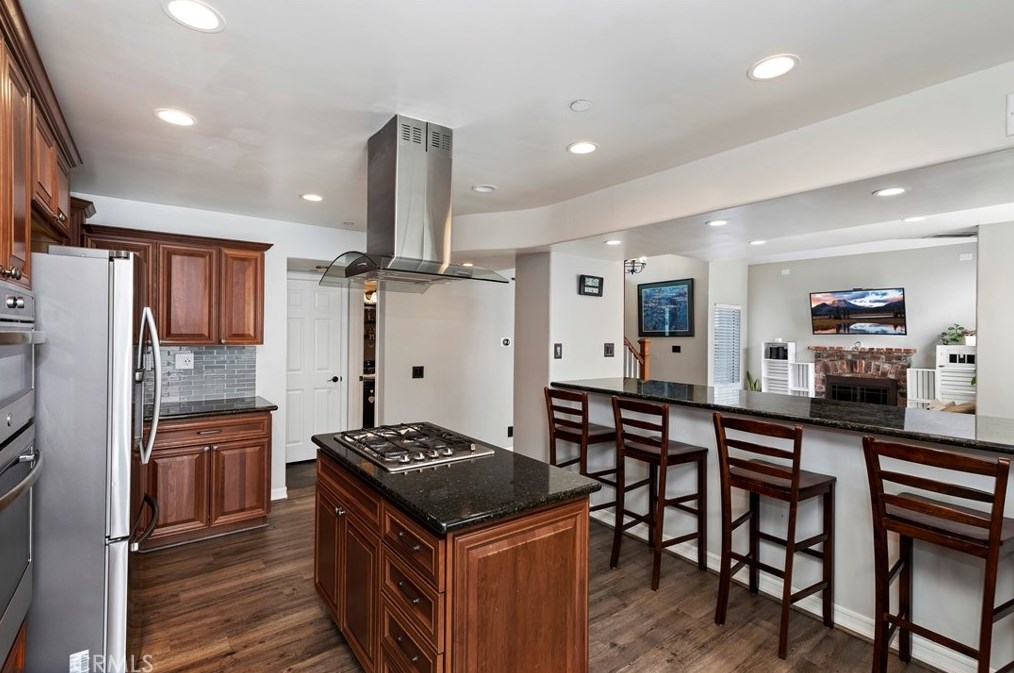 14233 Weeping Willow Ln, Fontana CA  92337-0721 exterior