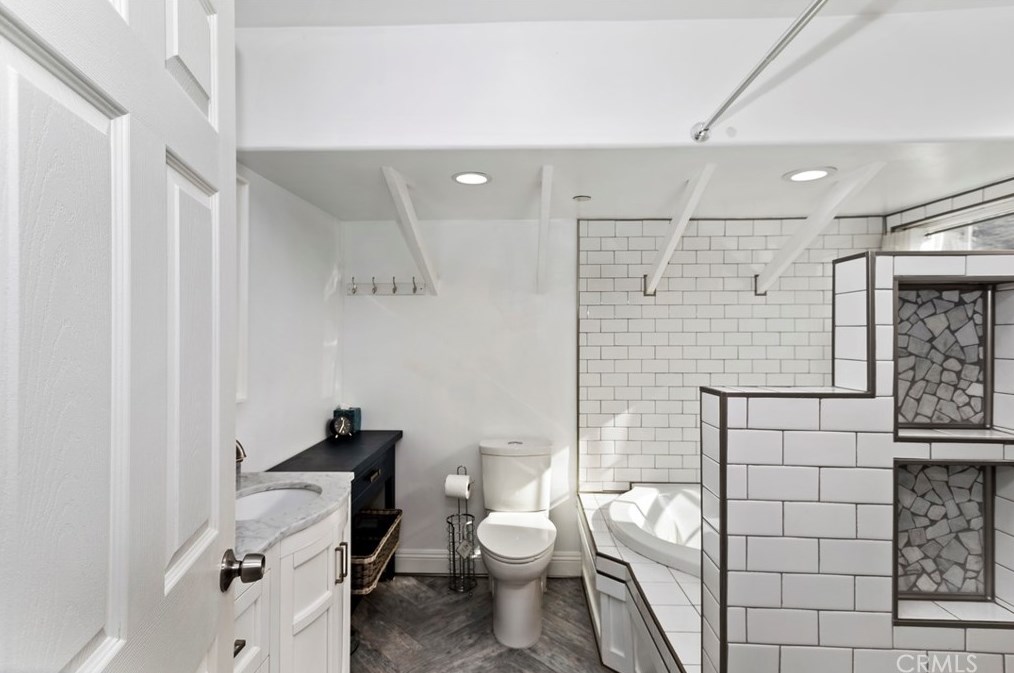 14233 Weeping Willow Ln, Fontana CA  92337-0721 exterior