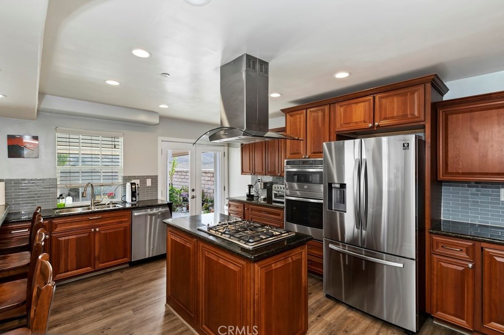 14233 Weeping Willow Ln, Fontana CA  92337-0721 exterior