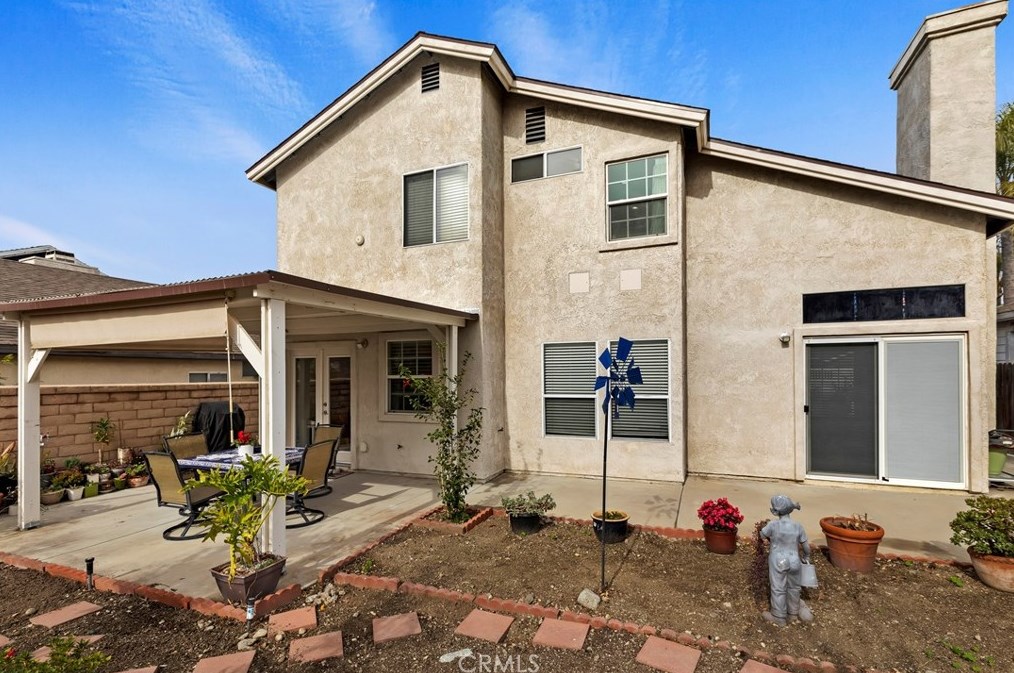 14233 Weeping Willow Ln, Fontana CA  92337-0721 exterior