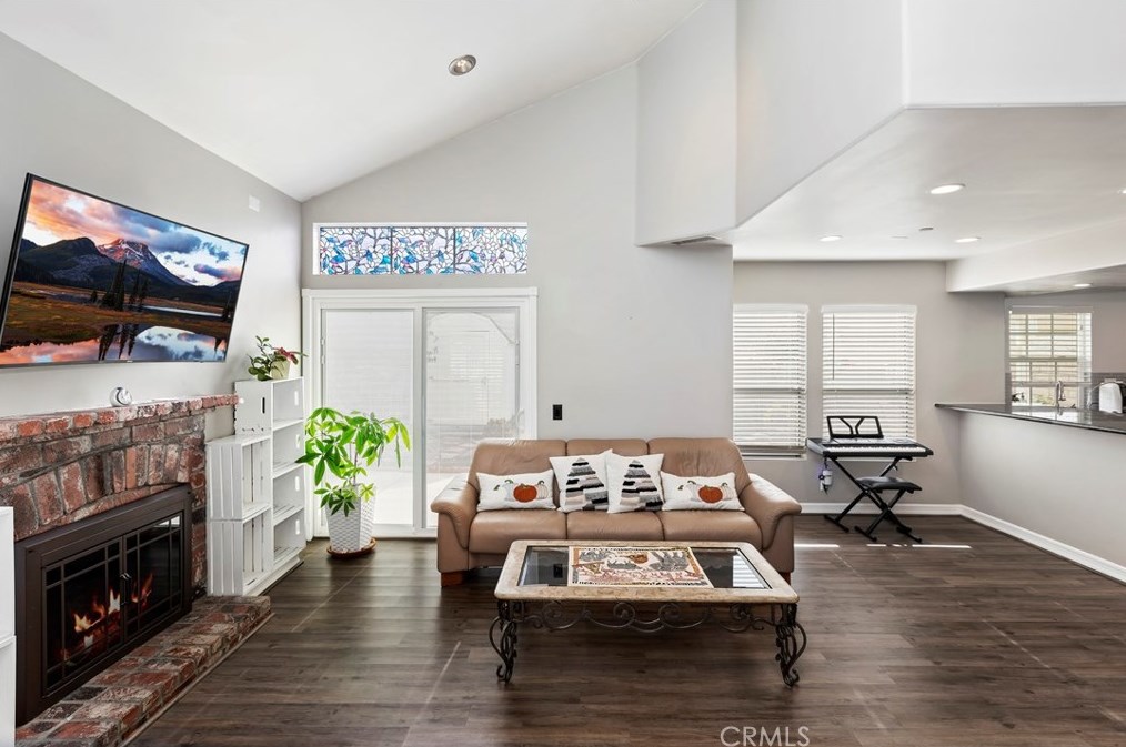 14233 Weeping Willow Ln, Fontana CA  92337-0721 exterior