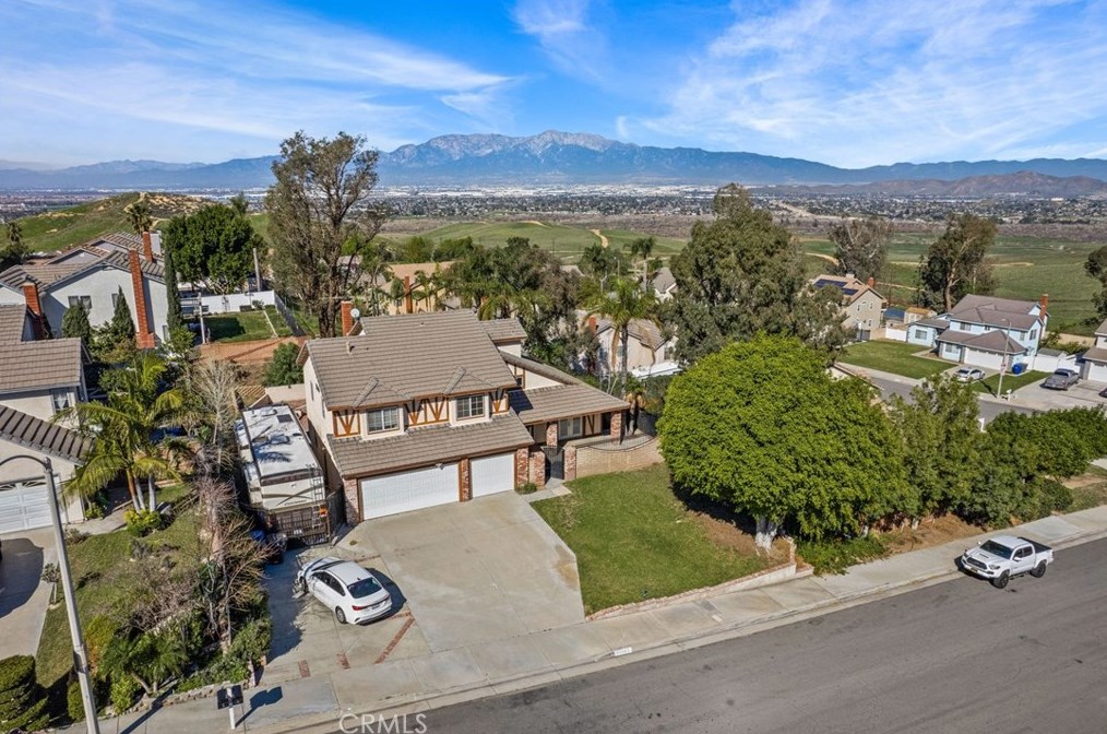 11233 Cadbury Dr, Riverside CA  92505-2268 exterior