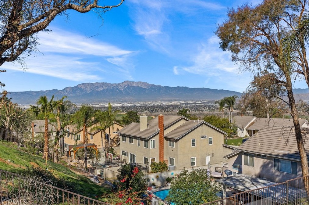 11233 Cadbury Dr, Riverside CA  92505-2268 exterior