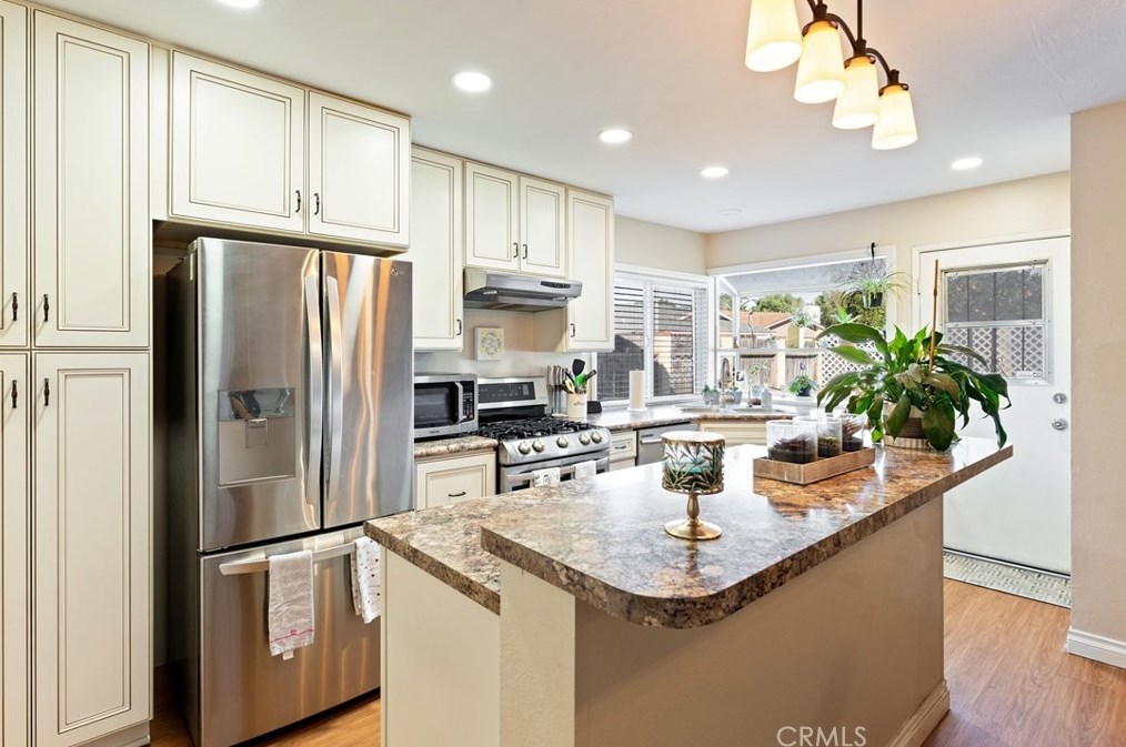 4278 Mill Creek St, Riverside CA  92509-6664 exterior