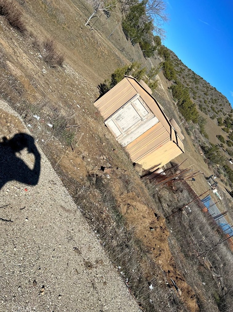 6211 Hubbard Rd, Acton CA  93510-1624 exterior