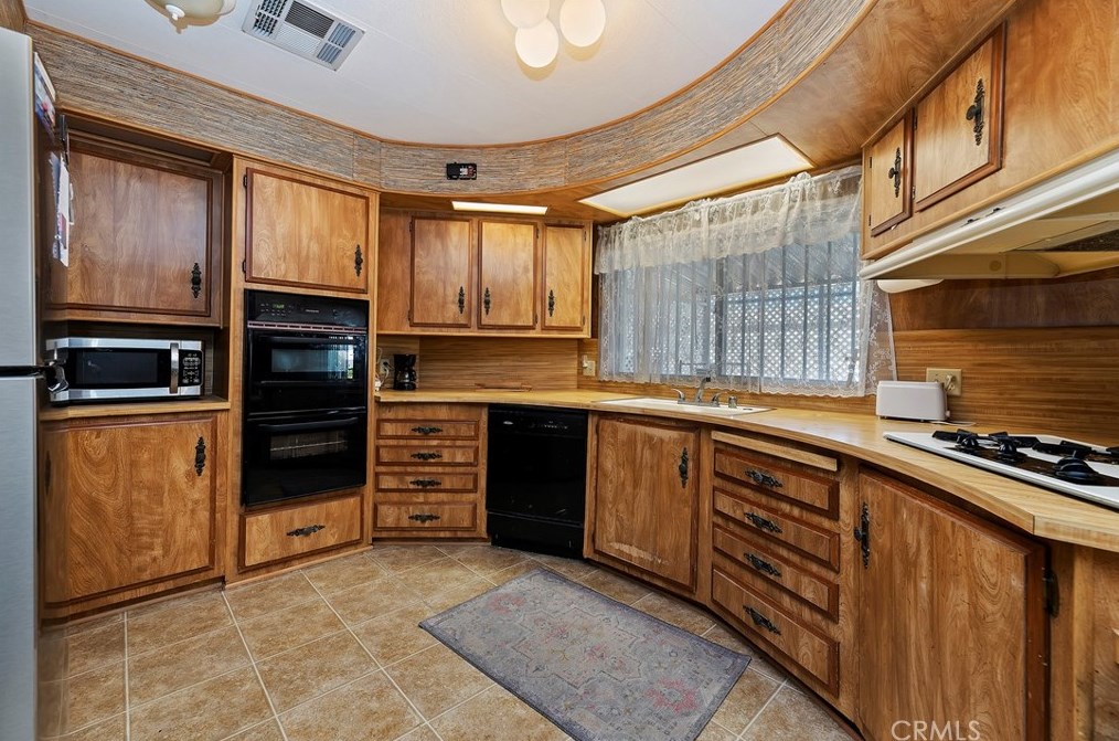 1630 Sonora Dr, Hemet CA  92543-2633 exterior