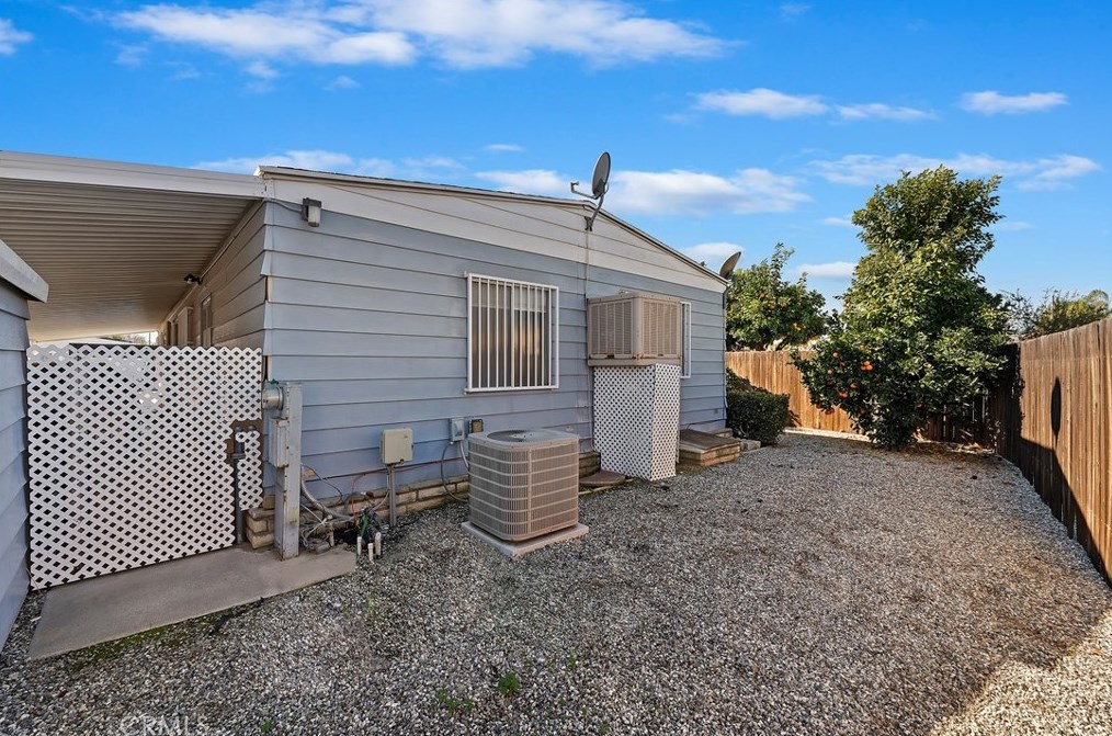 1630 Sonora Dr, Hemet CA  92543-2633 exterior