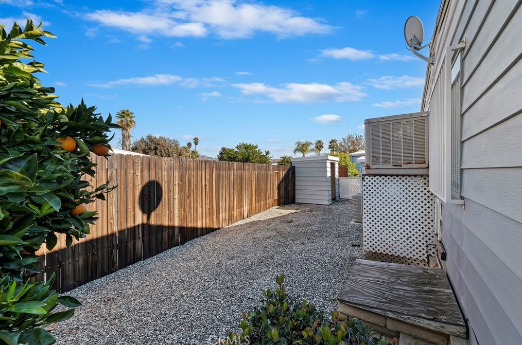 1630 Sonora Dr, Hemet CA  92543-2633 exterior