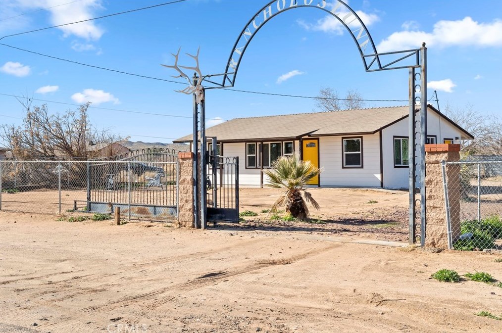36744 Hillview Rd, Hinkley, CA 92347