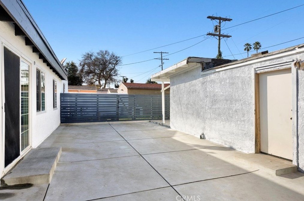 1413 94th St, Los Angeles CA  90047-3911 exterior