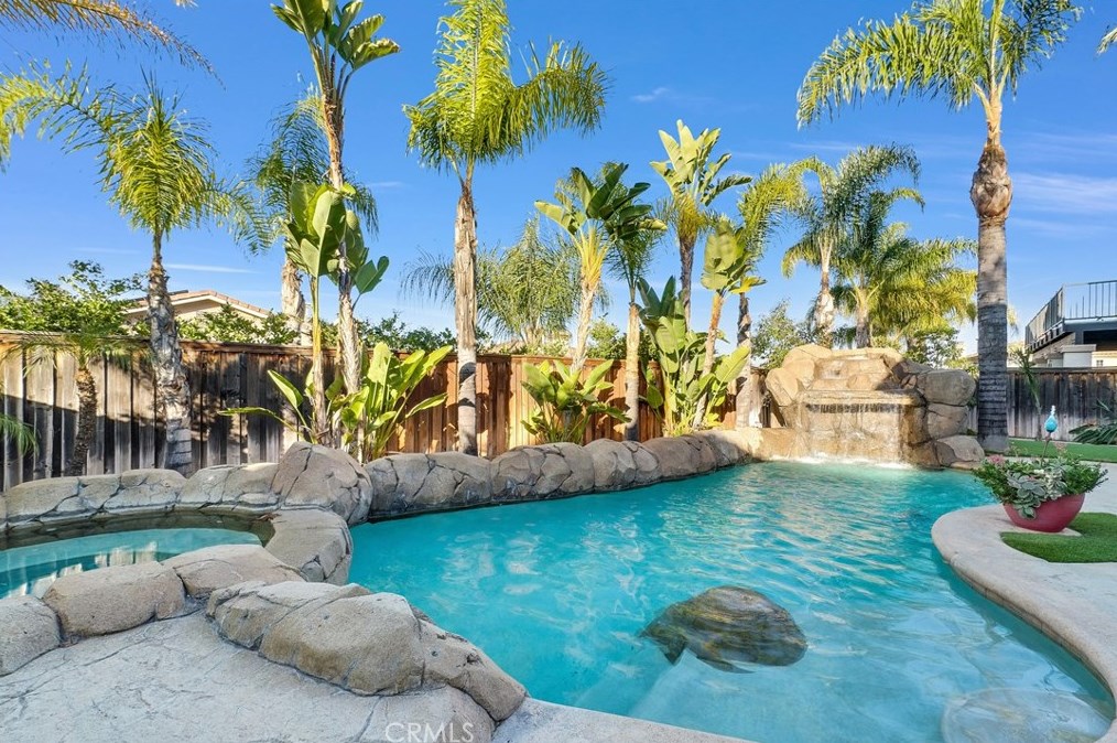 8628 Calle Canon Rd, Corona, CA 92883-9371