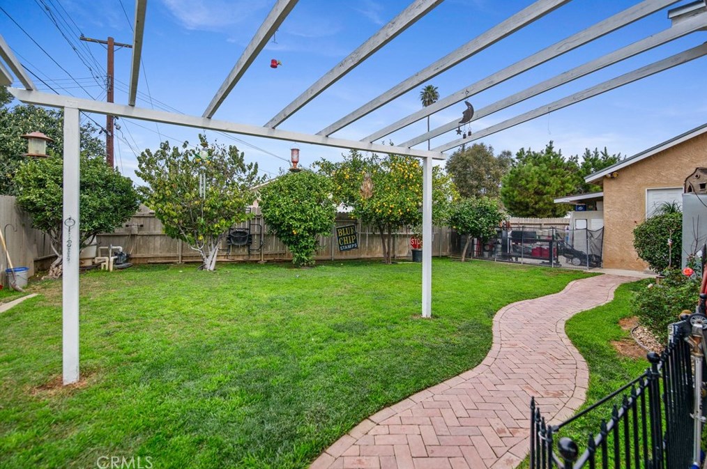 3892 Roblyn St, Riverside CA  92504-2946 exterior
