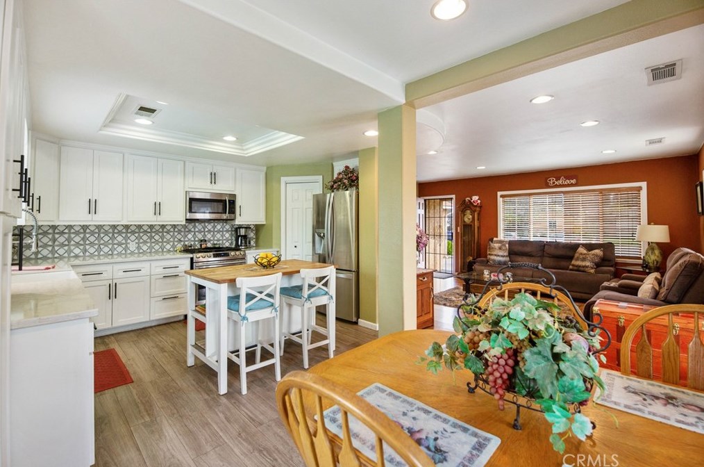 3892 Roblyn St, Riverside CA  92504-2946 exterior