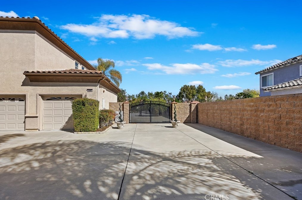 1987 Sycamore Hill Dr, Riverside CA  92506-4669 exterior