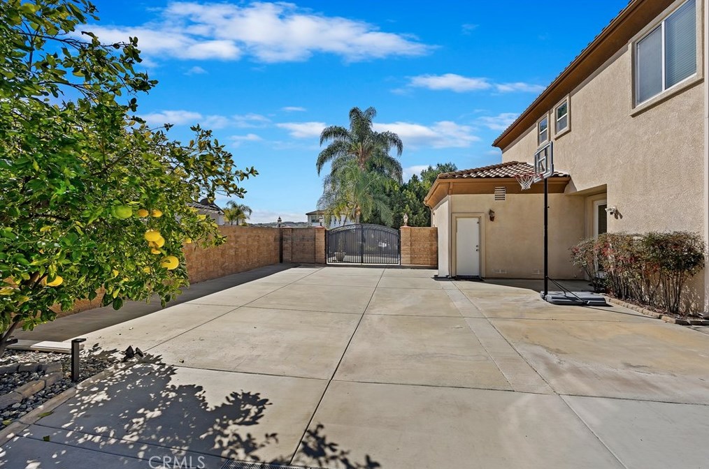1987 Sycamore Hill Dr, Riverside CA  92506-4669 exterior