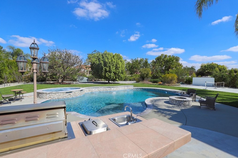 1987 Sycamore Hill Dr, Riverside CA  92506-4669 exterior