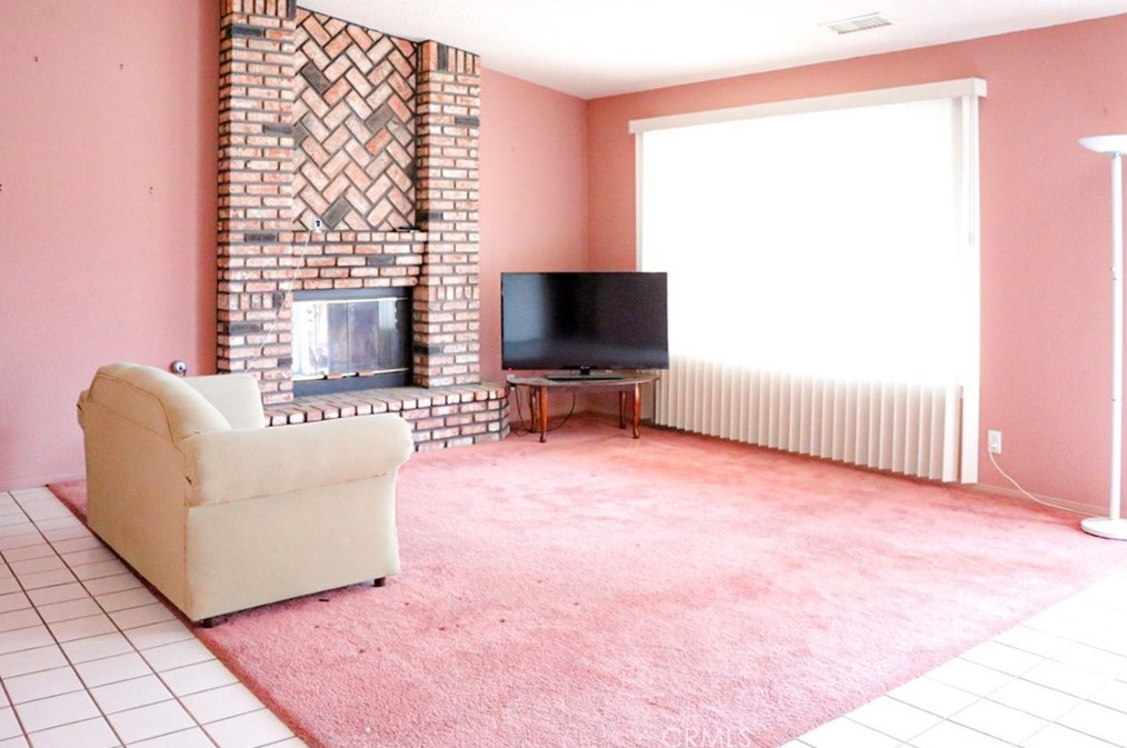13016 San Joaquin Dr, Victorville, CA 92392-6643