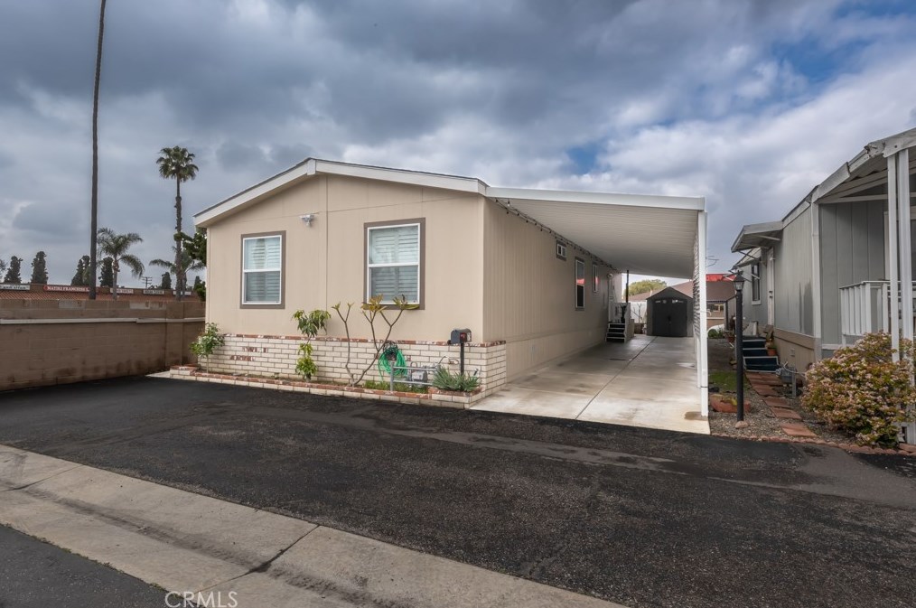 200 Grand Ave, Anaheim CA  92801-6126 exterior