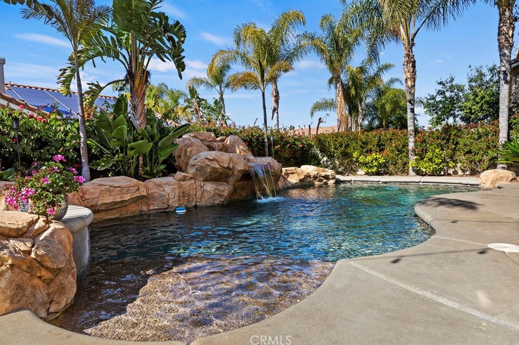 2422 Calvert St, Corona, CA 92881-6636
