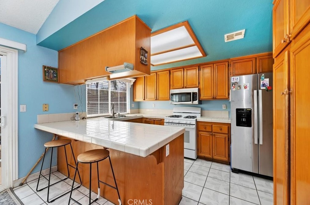 14416 Sylvester Dr, Moreno Valley CA  92553-4962 exterior