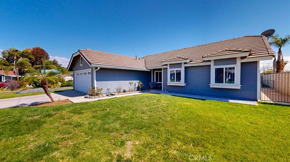8280 Tamarind Ln, Riverside, CA 92509-5177