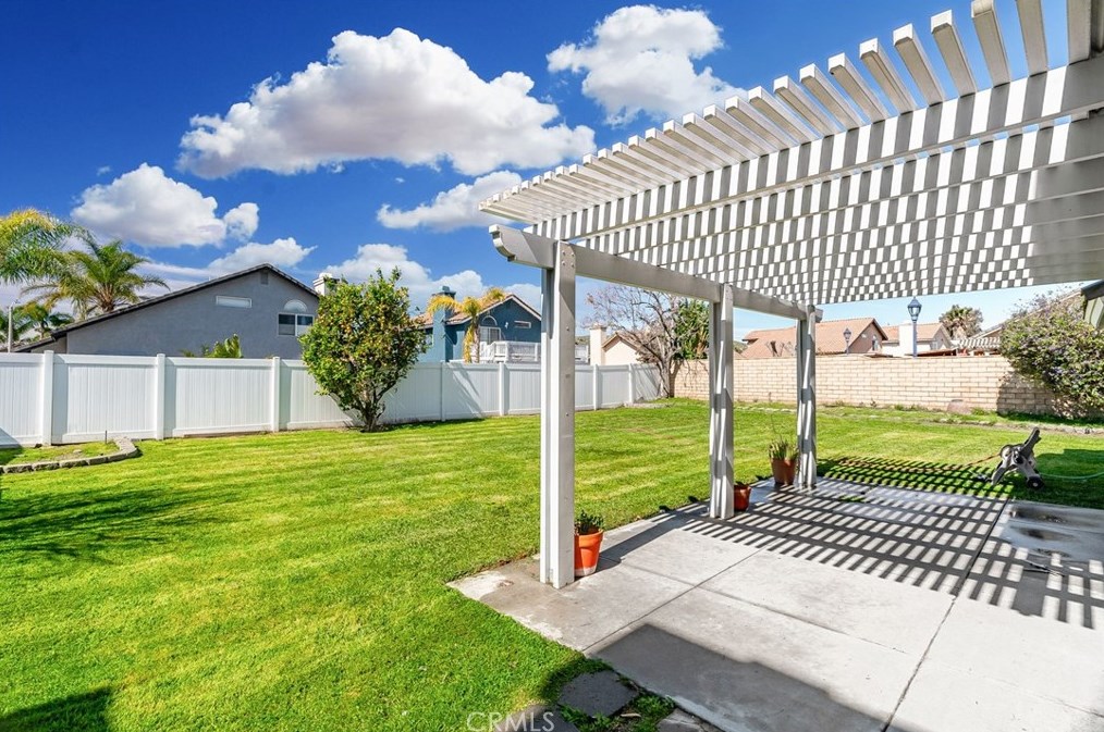 4337 Greystone Cir, Riverside CA  92509-0608 exterior