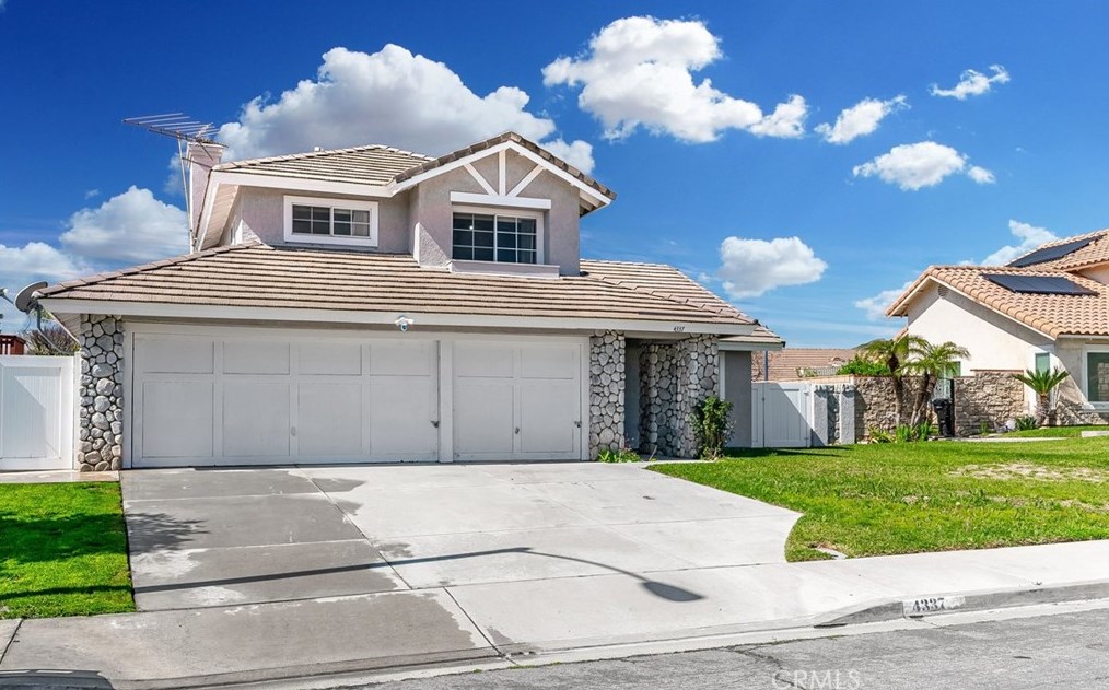 4337 Greystone Cir, Riverside CA  92509-0608 exterior