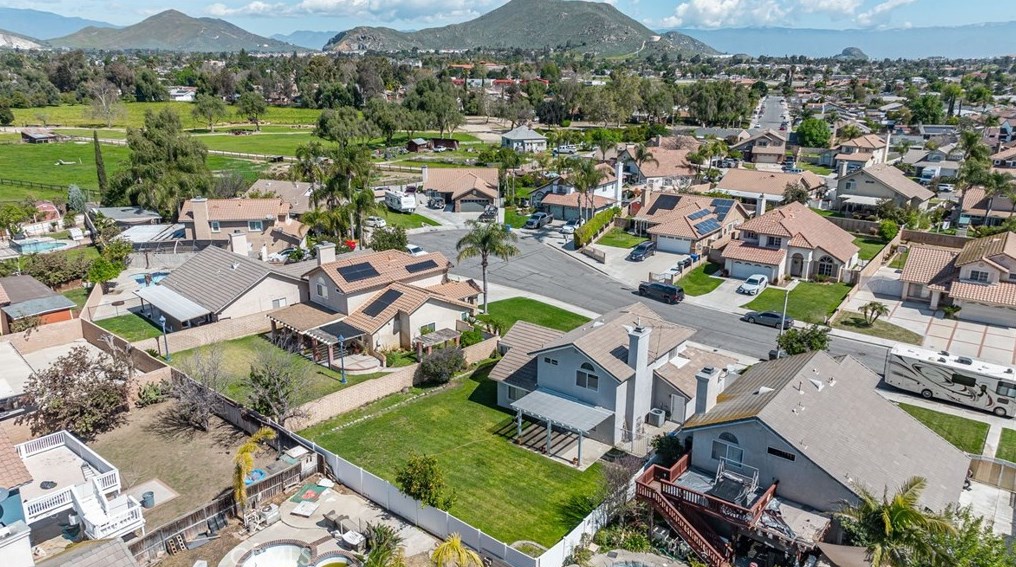 4337 Greystone Cir, Riverside CA  92509-0608 exterior