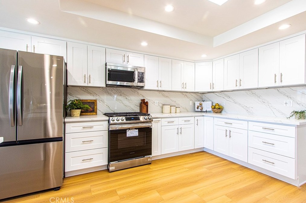 13094 Olathe Rd, Apple Valley CA  92308-4516 exterior