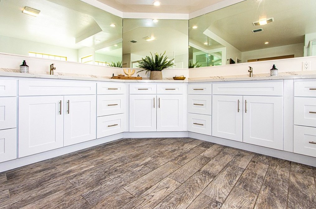 13094 Olathe Rd, Apple Valley CA  92308-4516 exterior