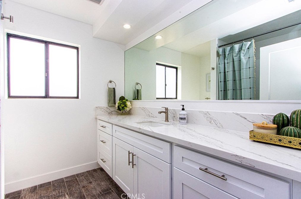 13094 Olathe Rd, Apple Valley CA  92308-4516 exterior