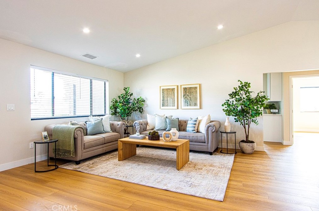 13094 Olathe Rd, Apple Valley CA  92308-4516 exterior