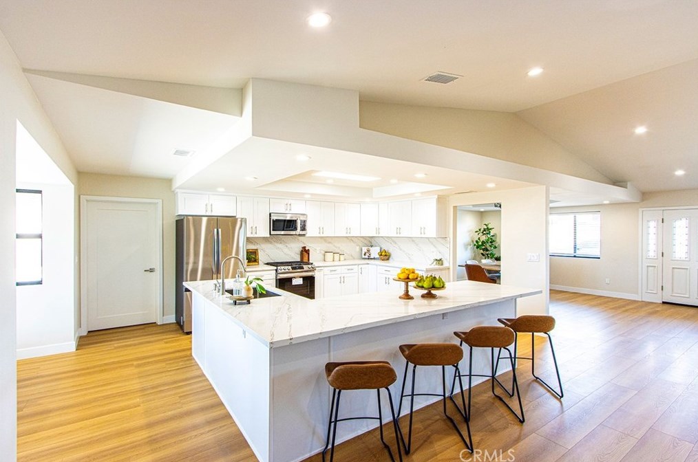 13094 Olathe Rd, Apple Valley CA  92308-4516 exterior