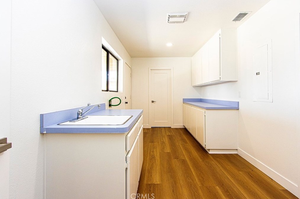 13094 Olathe Rd, Apple Valley CA  92308-4516 exterior