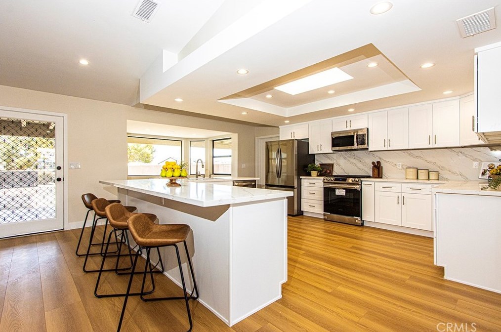 13094 Olathe Rd, Apple Valley CA  92308-4516 exterior