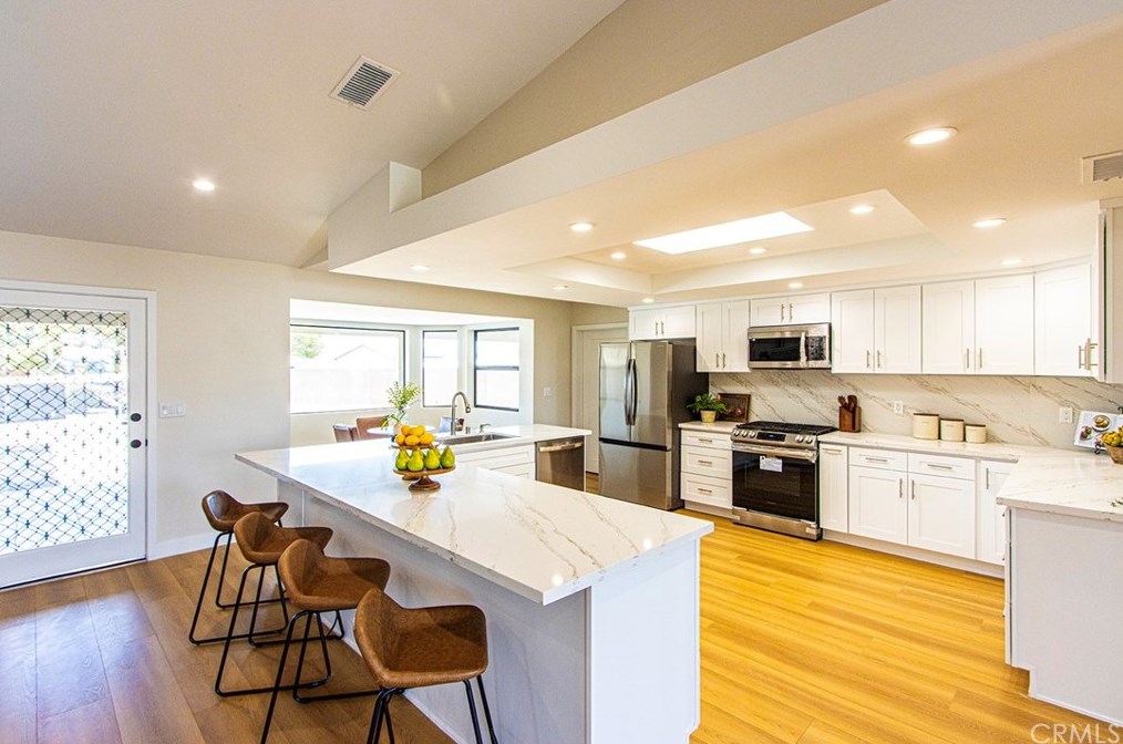 13094 Olathe Rd, Apple Valley CA  92308-4516 exterior