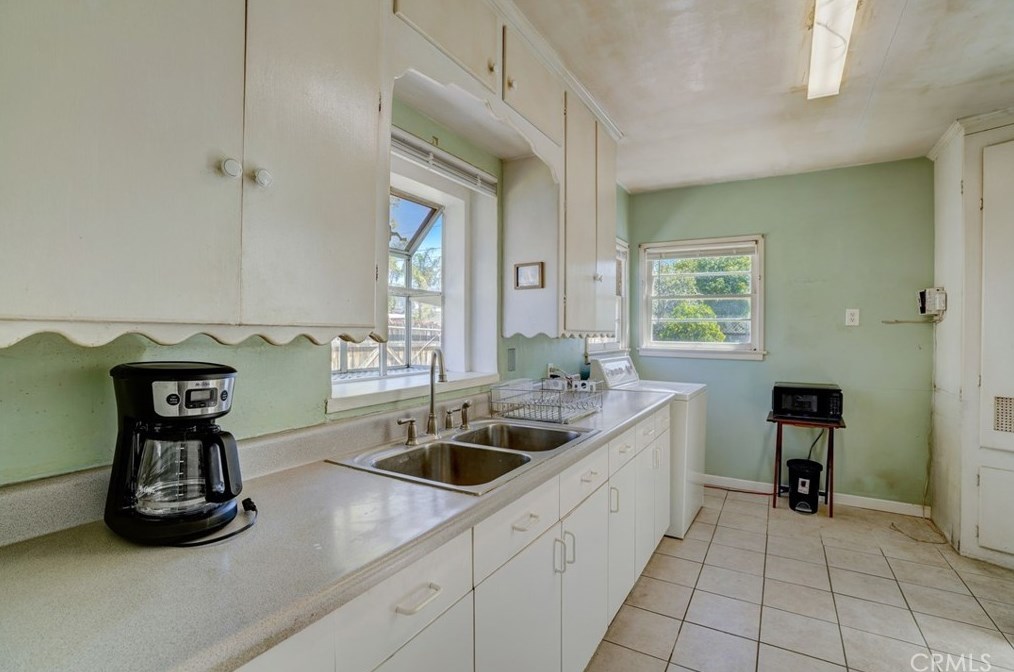 3095 E St, San Bernardino CA  92405-2649 exterior