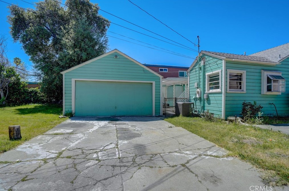 3095 E St, San Bernardino CA  92405-2649 exterior