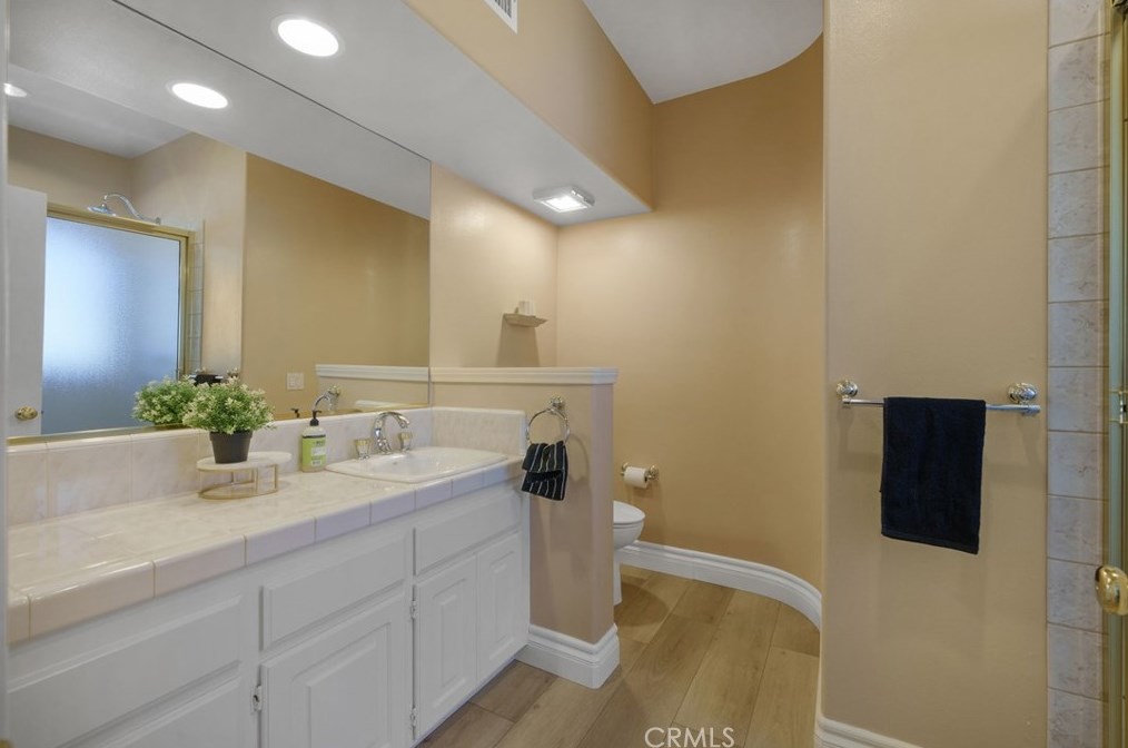 102 Edgemont Dr, Redlands CA  92373-7210 exterior