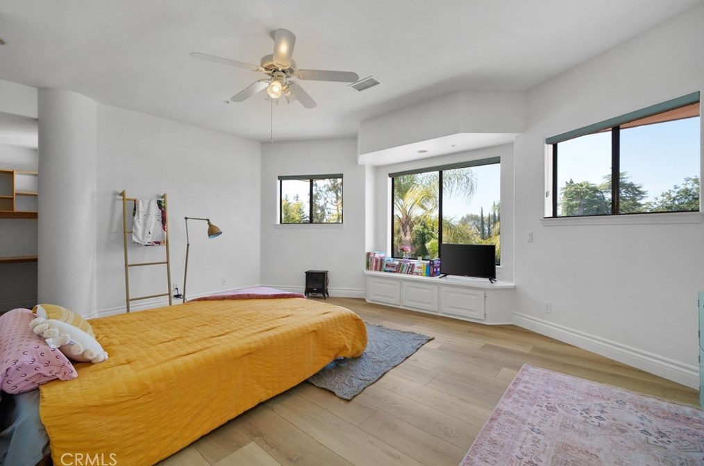 102 Edgemont Dr, Redlands CA  92373-7210 exterior