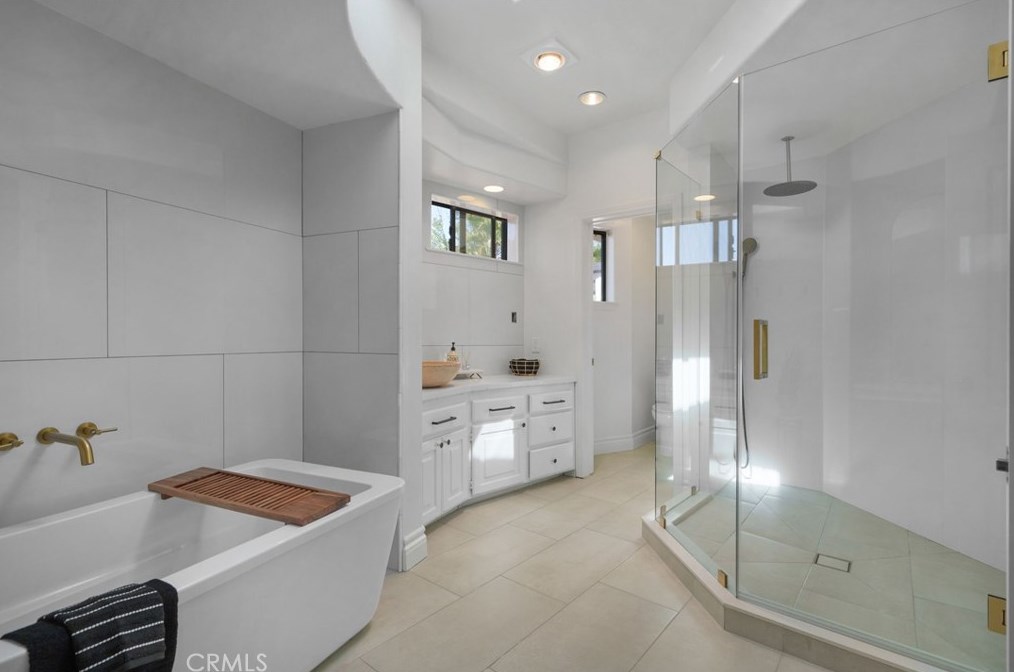 102 Edgemont Dr, Redlands CA  92373-7210 exterior