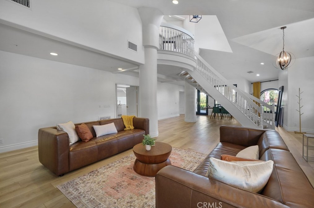 102 Edgemont Dr, Redlands CA  92373-7210 exterior